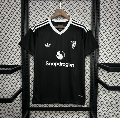 Manchester United 2024/25 Goal Keeper Kit
