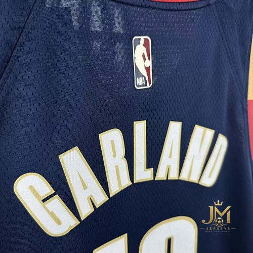 Cavaliers Retro #10 Garland